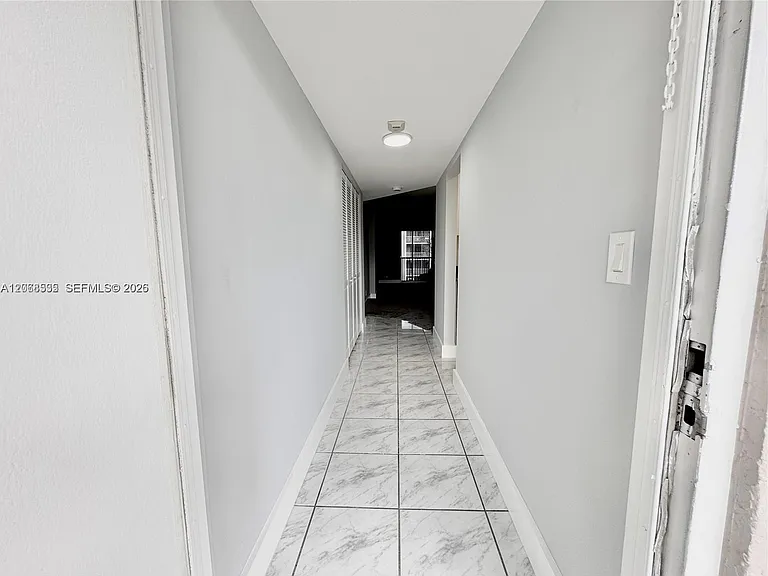 1075 Riverside Dr #302 — Photo 15