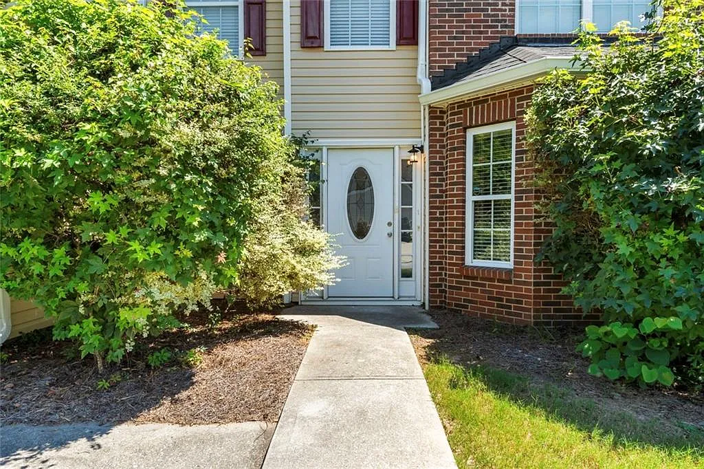 4 bed, 2.5 bath, 3015 sqft, $2,550 — Photo 3