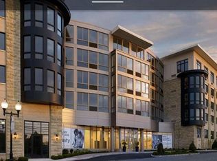 366 Old River Rd #323, Edgewater, NJ 07020