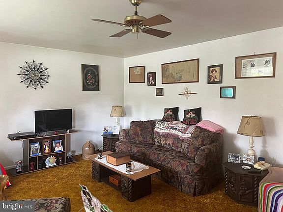 5th image of 305 Lyman Ave