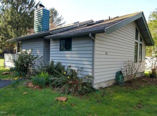 296 Combs Cir, Yachats, OR 97498