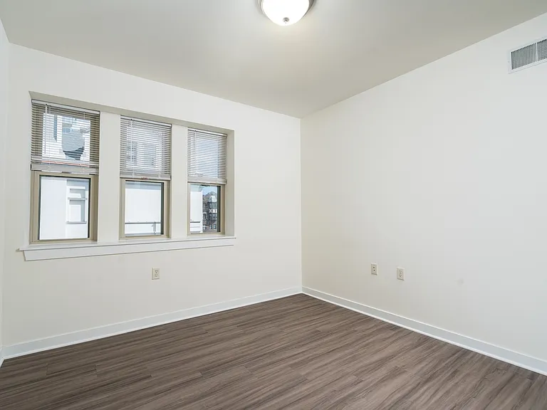 2 Bed + Den / 1 Bath - 1,500 SF - Bedroom