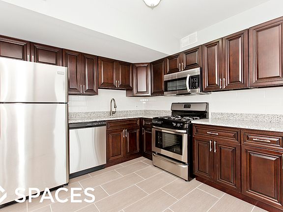 2nd image of 2451 W Howard St APT 412