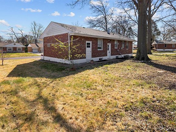 3rd image of 9365 Hathaway Dr