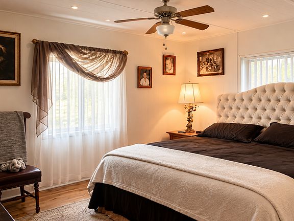 4th image of 231 SE Paradise Pl