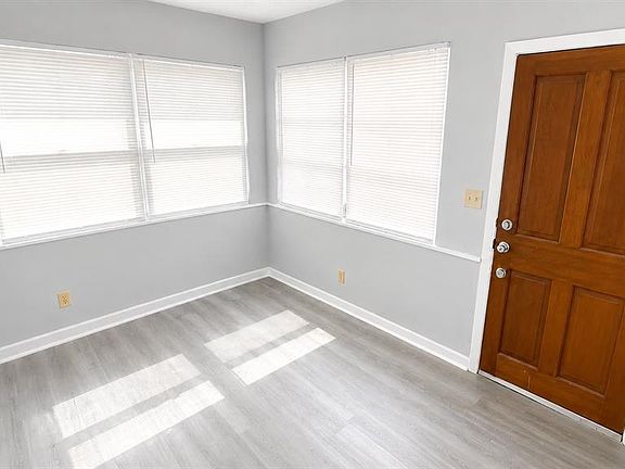 5th image of 415 AVENUE E SE