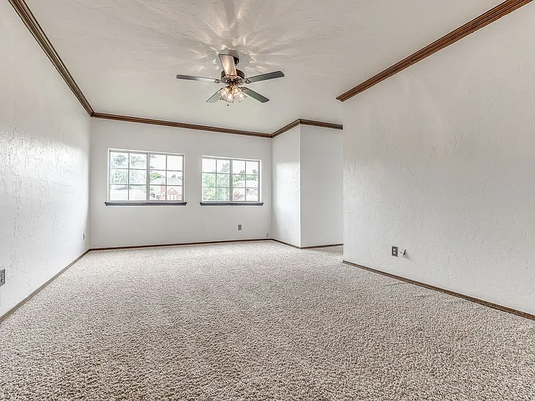 1104 Fox Lake Ln — Photo 38