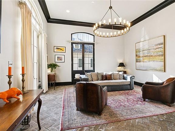 4th image of 1040 Chartres St #D-1