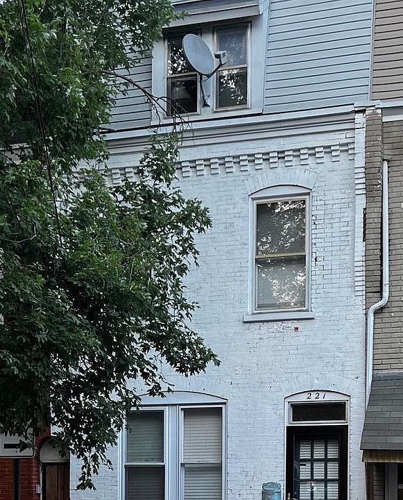 1st image of 221 Coral St