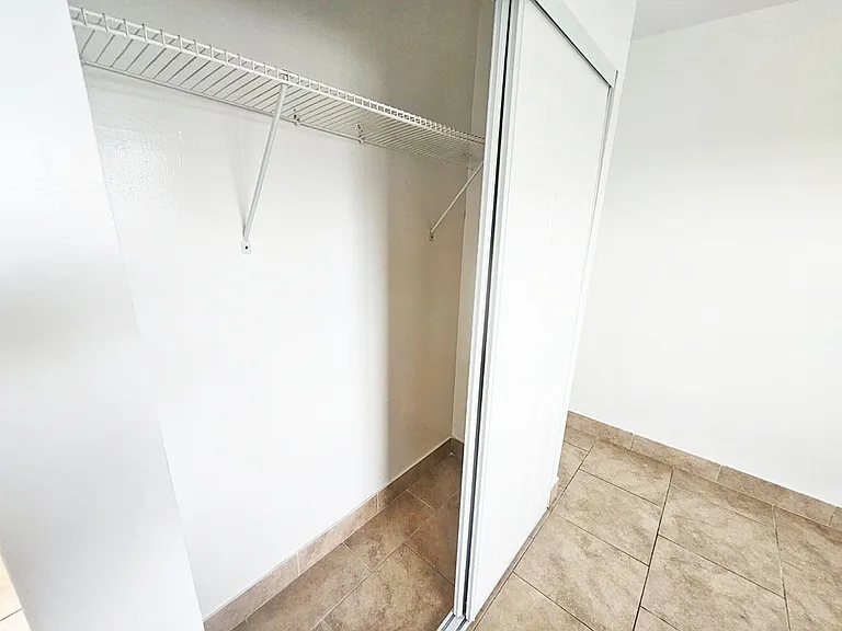 2915 Broadway — Photo 5