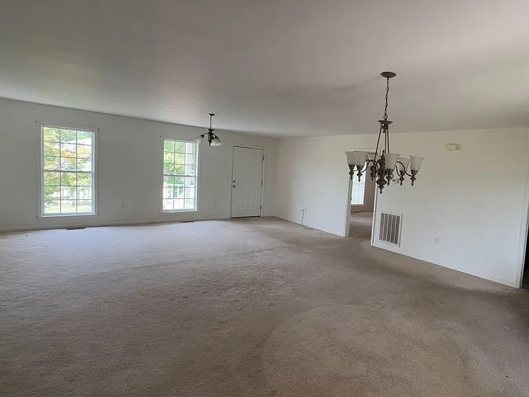 1374 Edwin St — Photo 4