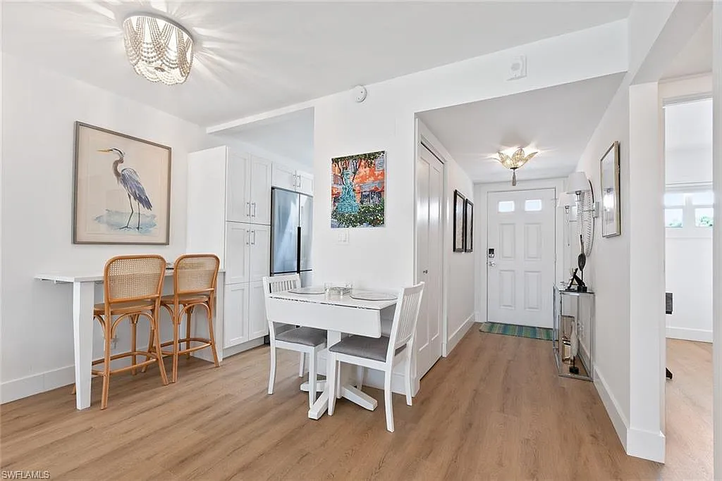 2 bed, 2.0 bath, 890 sqft, $3,950 — Photo 1