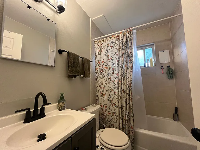 2705 N Oakland Ave — Photo 6