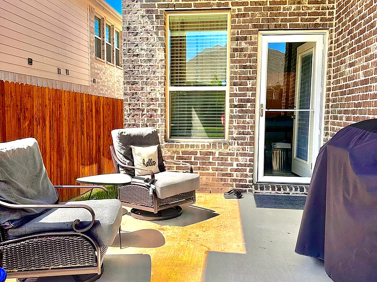 912 Summer Ln — Photo 17