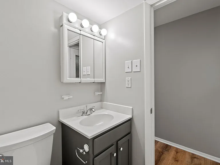 1110 Chiswell Ln — Photo 11