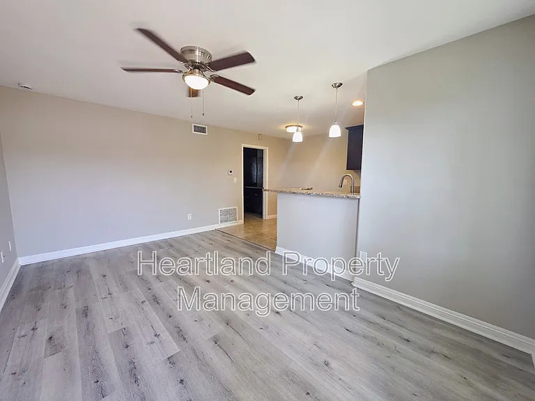 3430 Helix St #4 — Photo 3