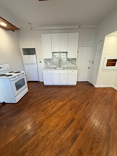 313 Essex St Photo 1