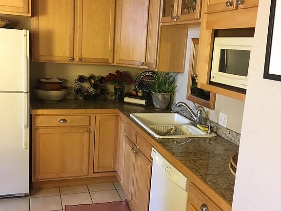 partial kitchen close-up......