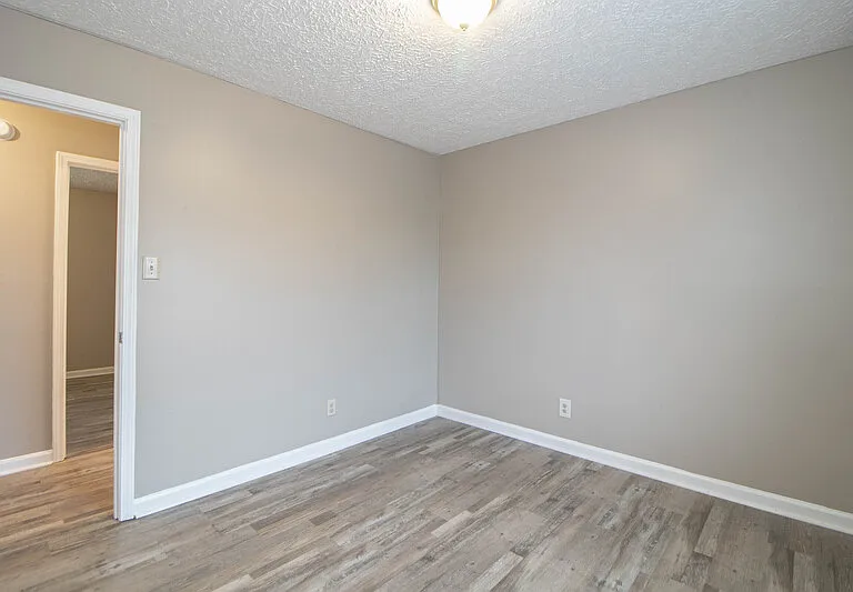 131 Lilian Dr — Photo 18