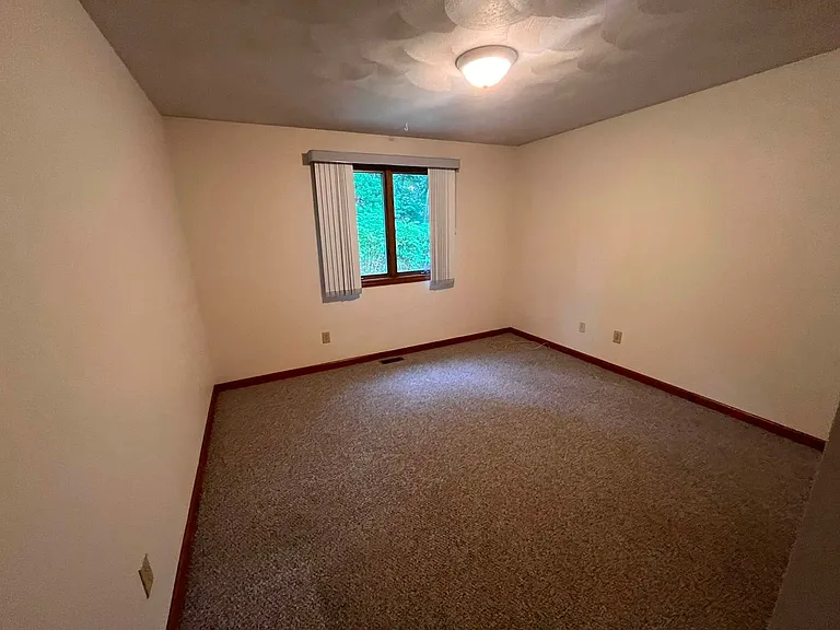 400 Commonwealth Ave #9 — Photo 10