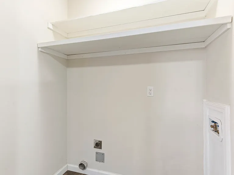 2431 S Kings Ave — Photo 19