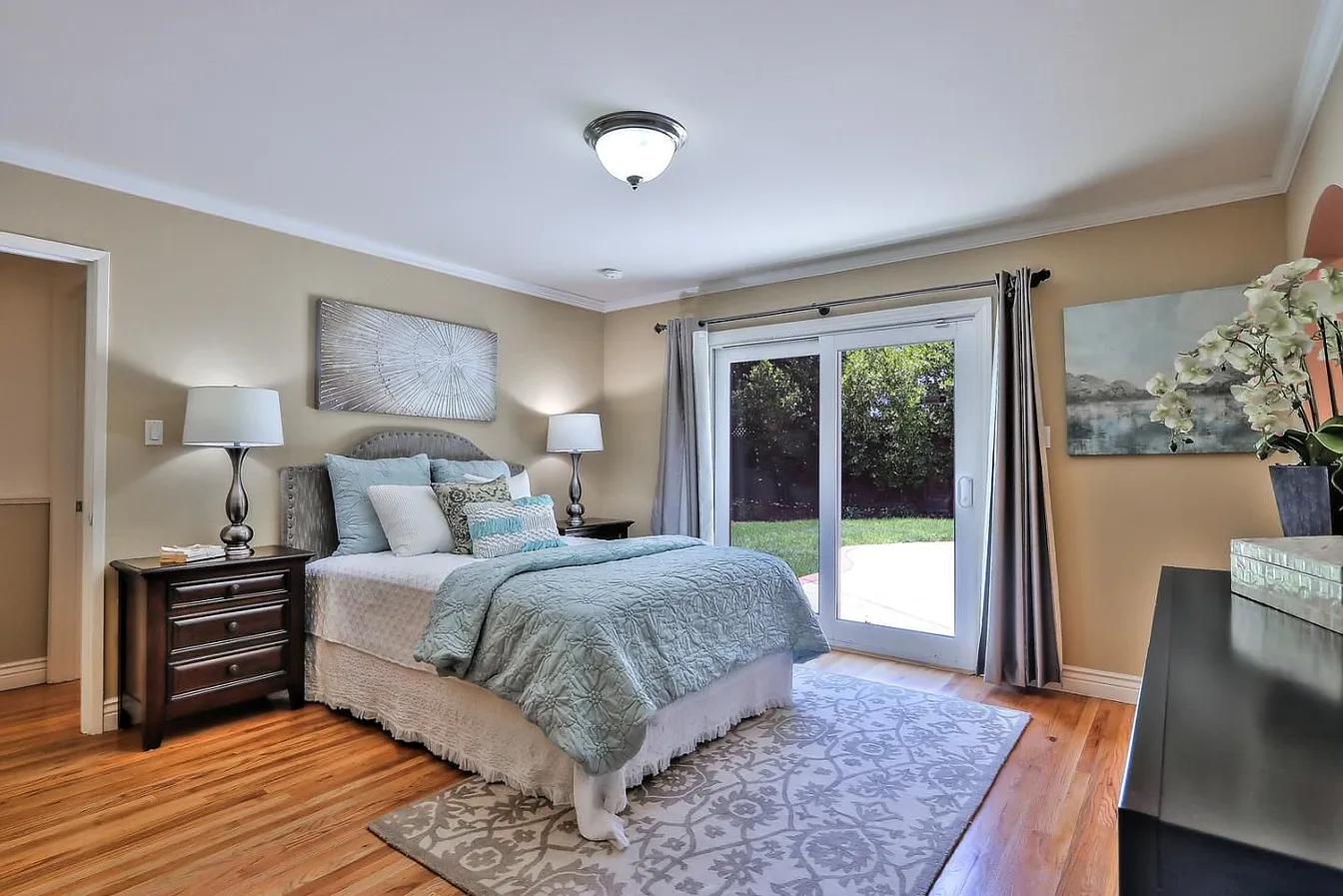 237 Carlton Ct