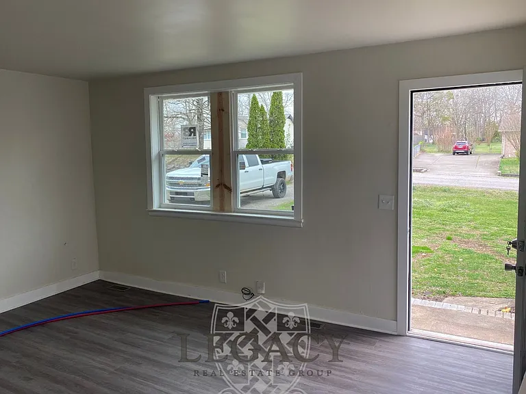 7104 White Oak Dr — Photo 2
