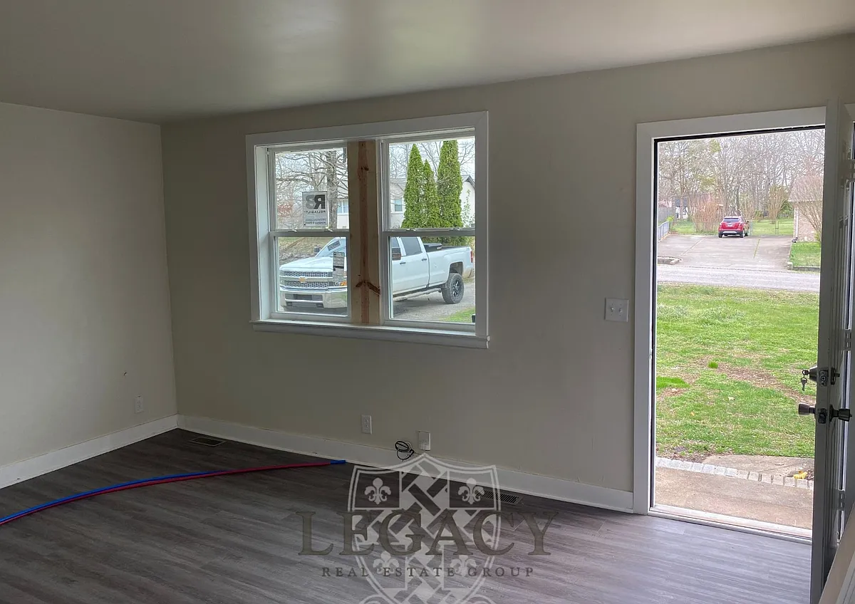 Building Photo - 7104 White Oak Dr