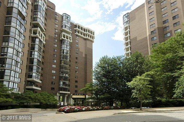1st image of 1600 N Oak St APT 206