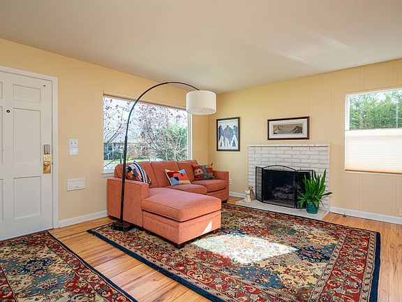 3rd image of 8922 SE Market St