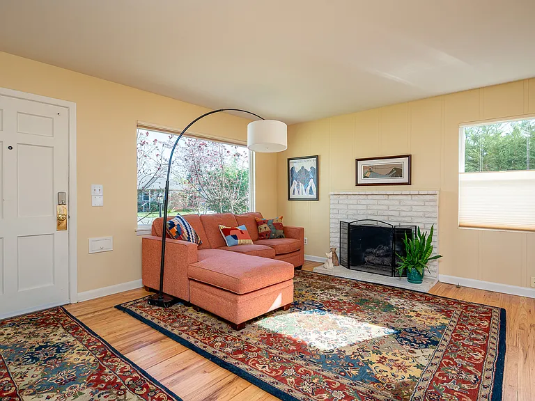 8922 SE Market St — Photo 3
