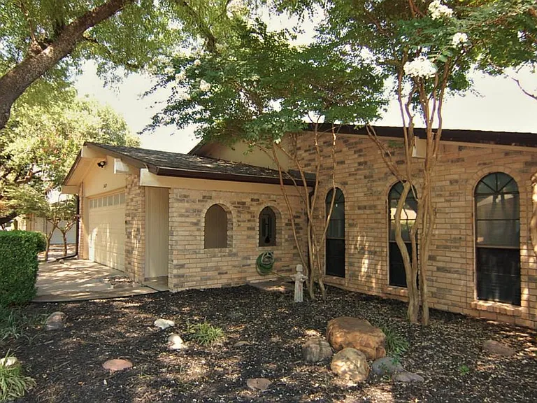 2619 Creekview Dr — Photo 6