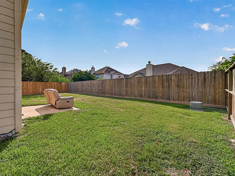 4011 Alexis Cir — Photo 48