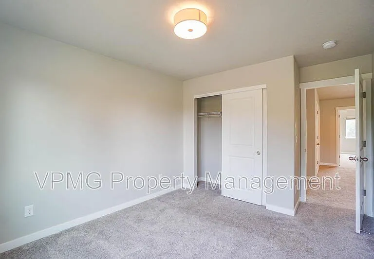 13602 NE 75th Cir — Photo 24