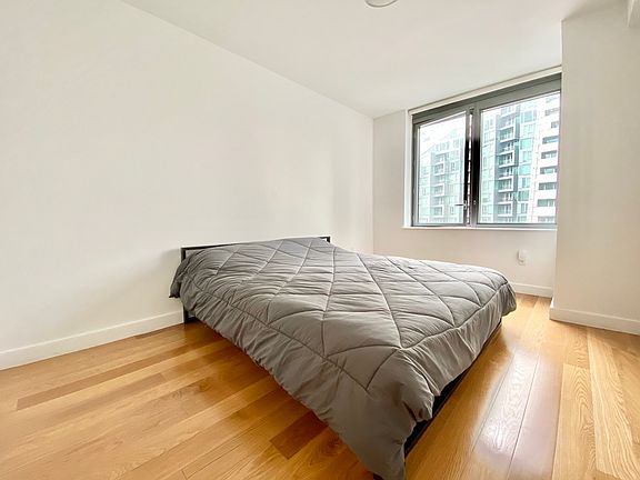 2nd image of 606 W 57th St APT 1603