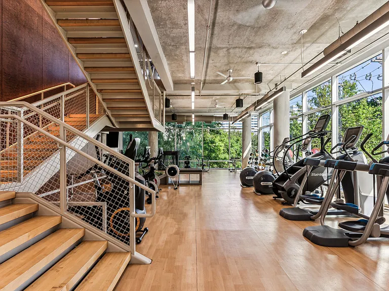 Gallery At Turtle Creek — Photo 22