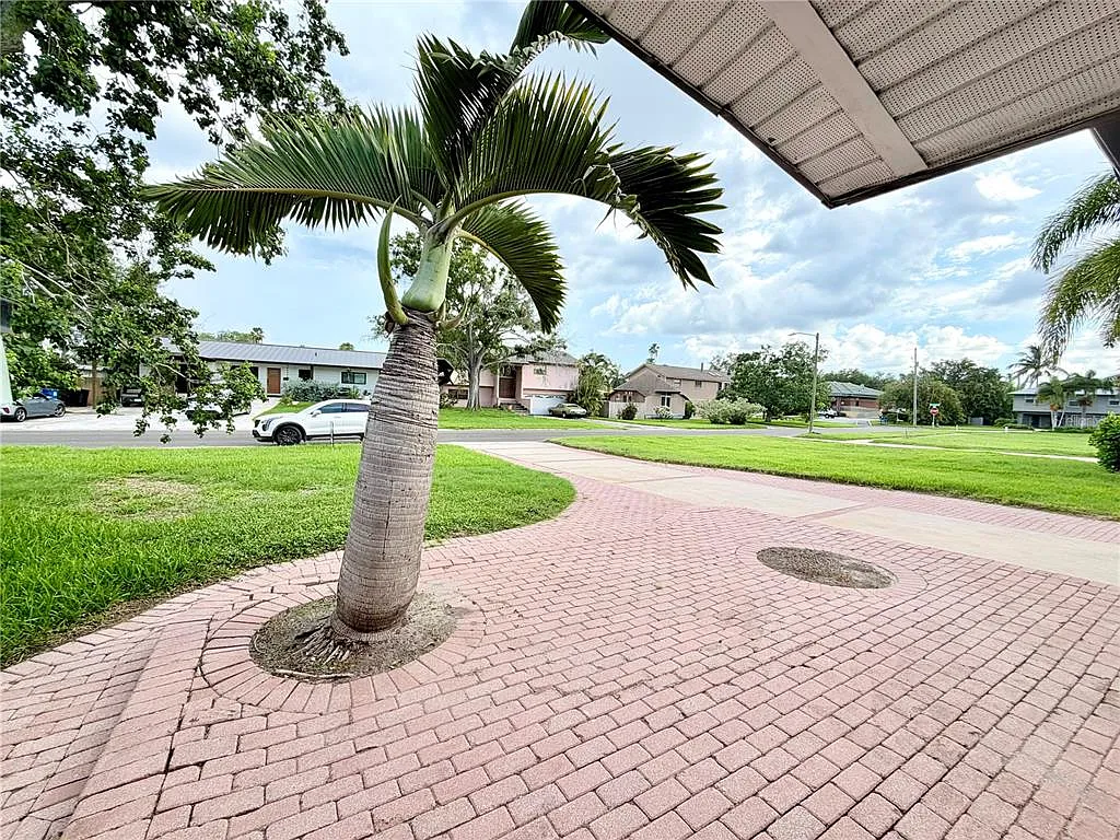 4 bed, 2.0 bath, 1514 sqft, $3,450 — Photo 3
