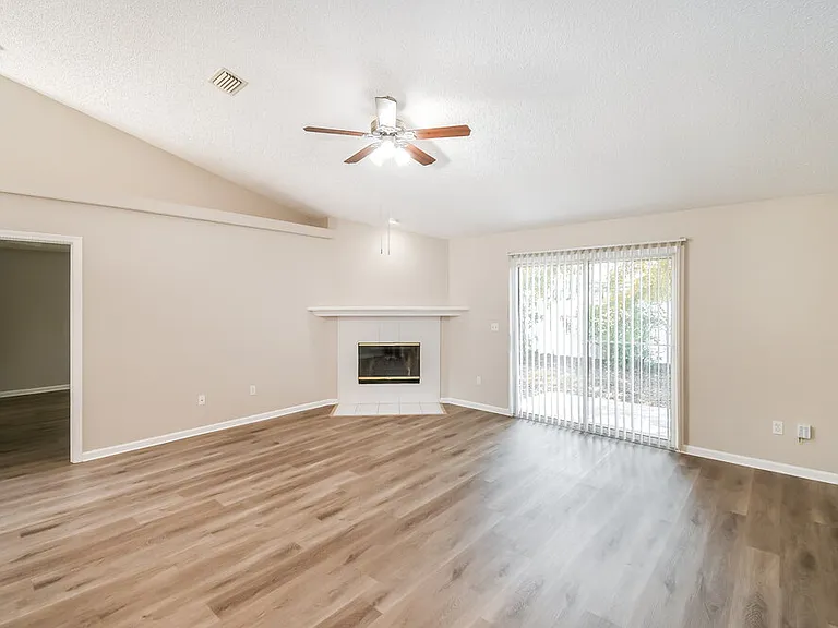 3445 Shelley Dr — Photo 5