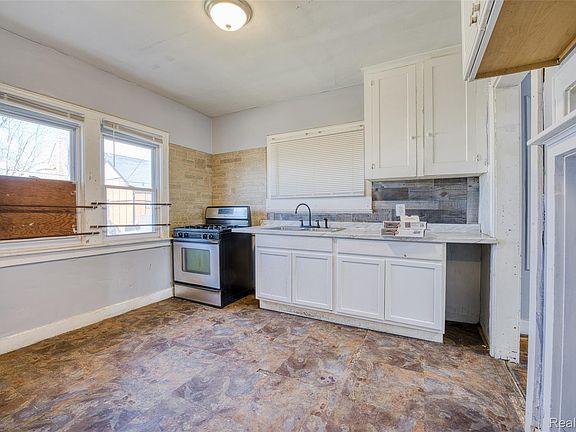2nd image of 12875 Steel St