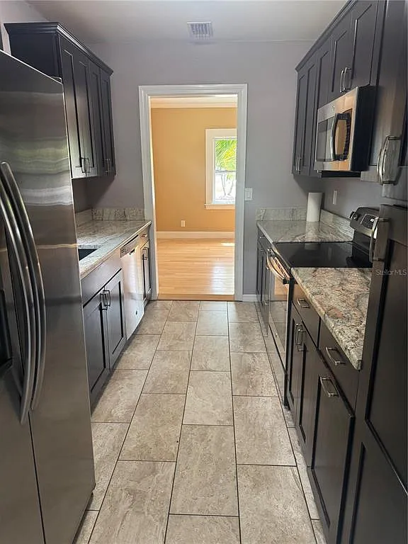 3 bed, 1.0 bath, 994 sqft, $2,800 — Photo 2