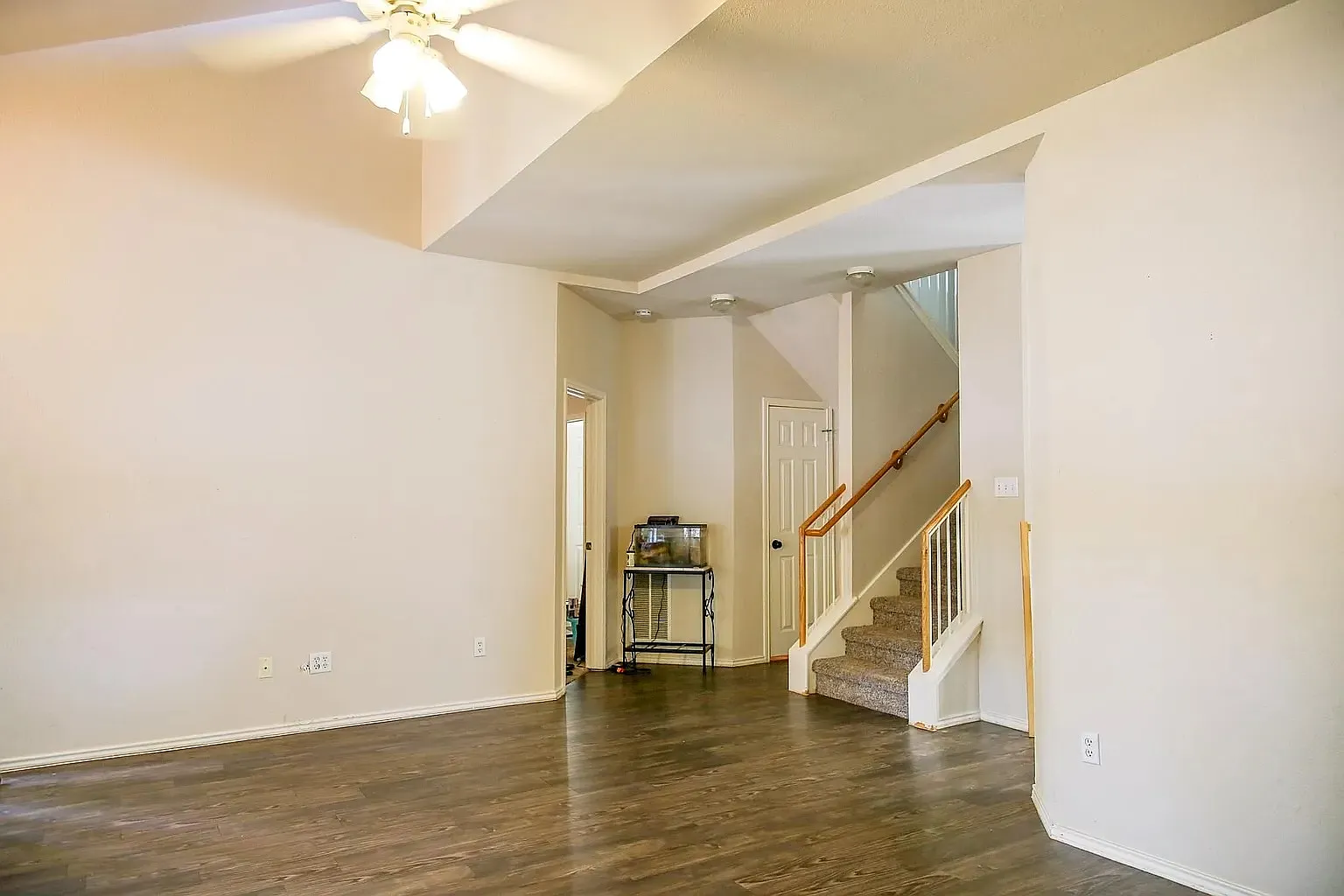 4 bed, 2.5 bath, 2194 sqft, $2,100 — Photo 3