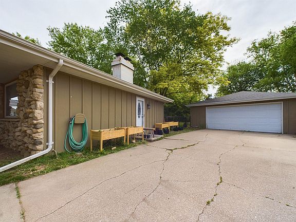 3rd image of 430 N Camellia Ln