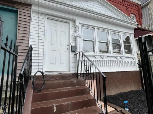 42 Emmet St, Newark City, NJ 07114