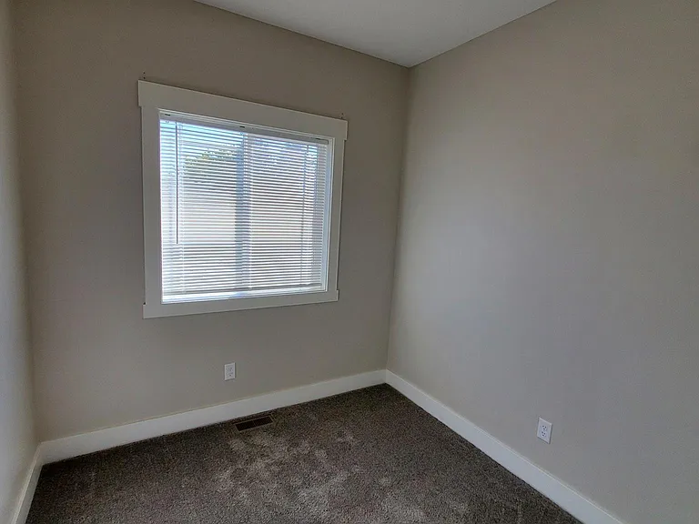 656 Saturn Ave #C — Photo 13