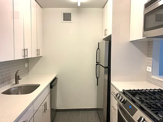 Rented by The Dermot Realty Management Company | media 18