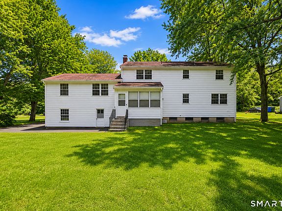 3rd image of 39 Maple Avenue