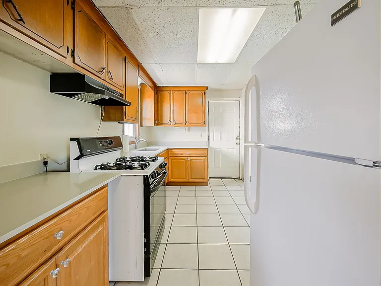 1147 E Brockton Ave — Photo 5