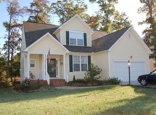11619 Drayton Landing Dr, Chester, VA 23831