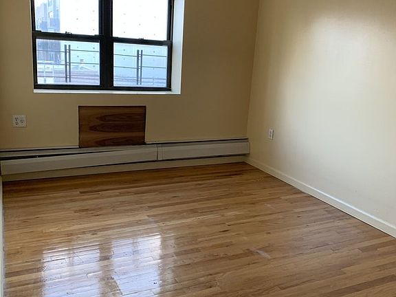 2nd image of 2814 31st St APT 303