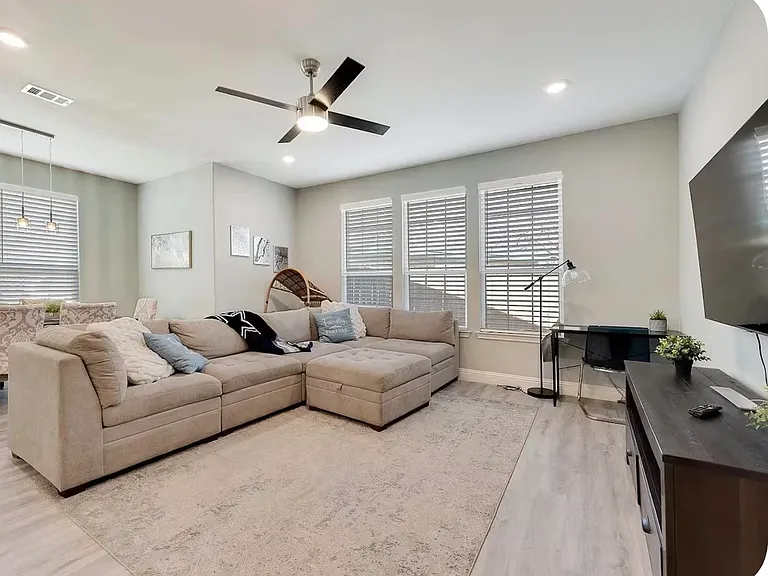909 Marcellus Ct — Photo 2